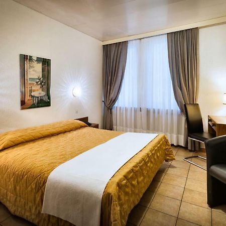 Hotel Dell'Angelo โลการ์โน ภายนอก รูปภาพ