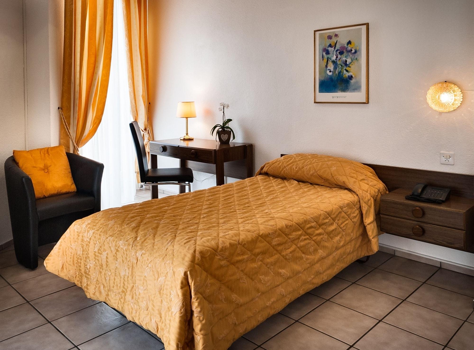 Hotel Dell'Angelo โลการ์โน ภายนอก รูปภาพ