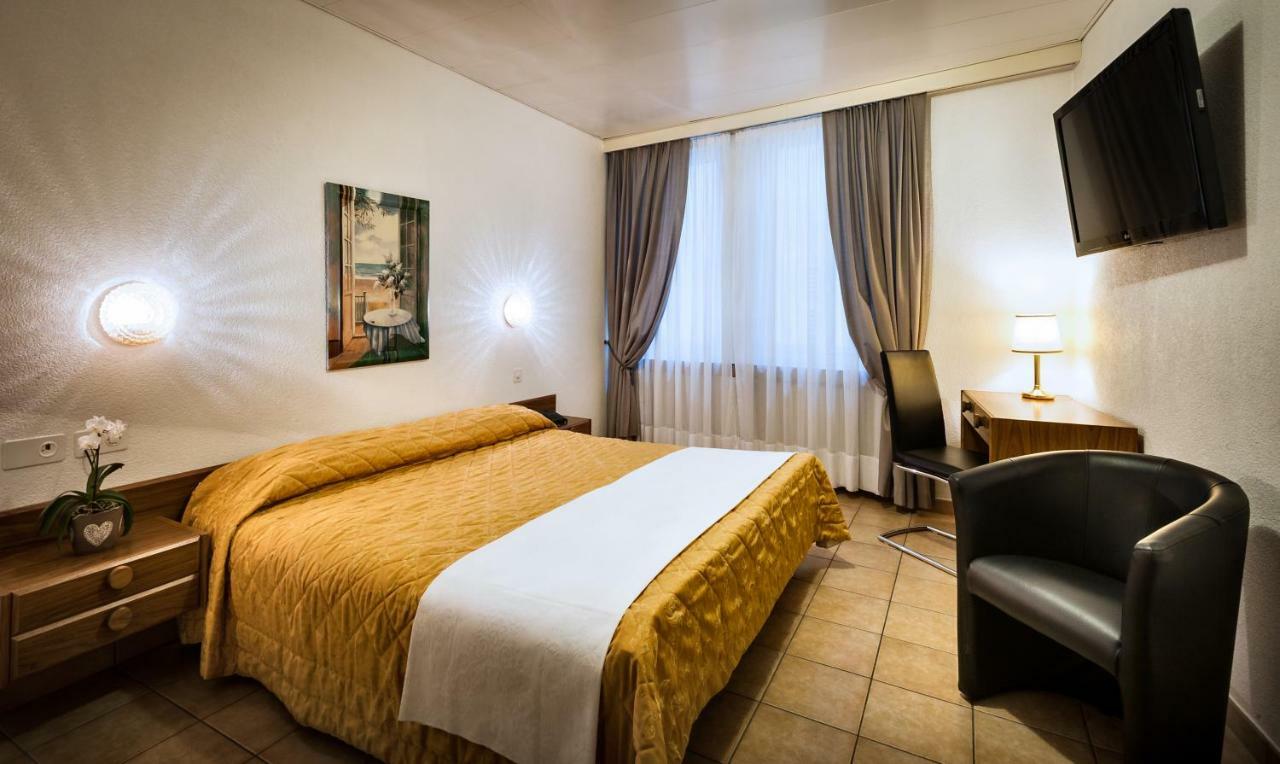 Hotel Dell'Angelo โลการ์โน ภายนอก รูปภาพ